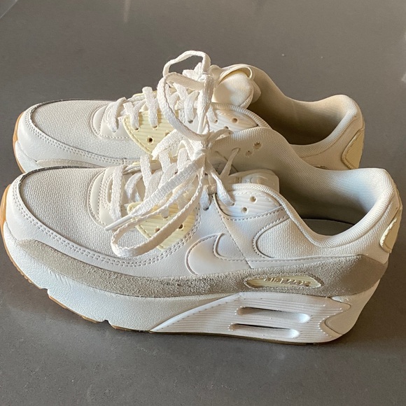 Nike Air Max Platform LIKE NEW Sneakers Athletic Street Style Bloggers 8.5 - Picture 3 of 16